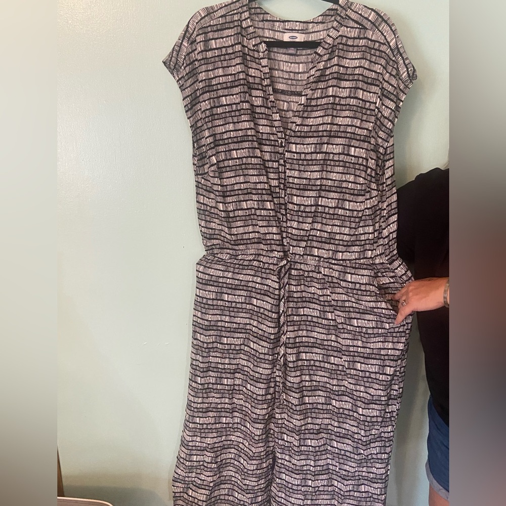 Old Navy romper/jumpsuit has pockets